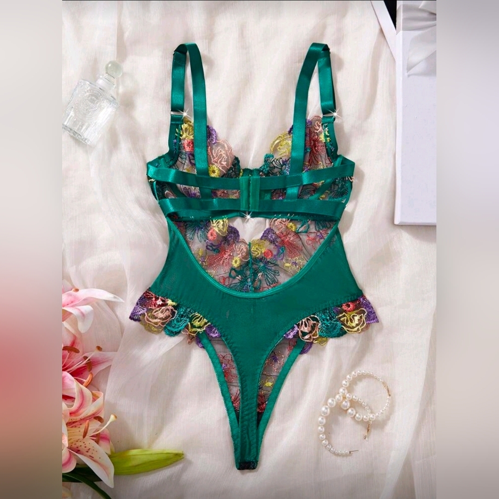 Lace Lingerie - Picture 2 of 7